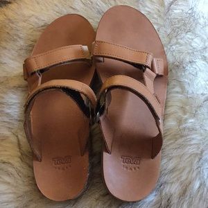 BRAND NEW Leather Teva sandals